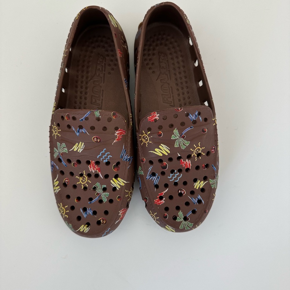 Kids Floafers Driftwood Brown Coconut shoes
Size J3